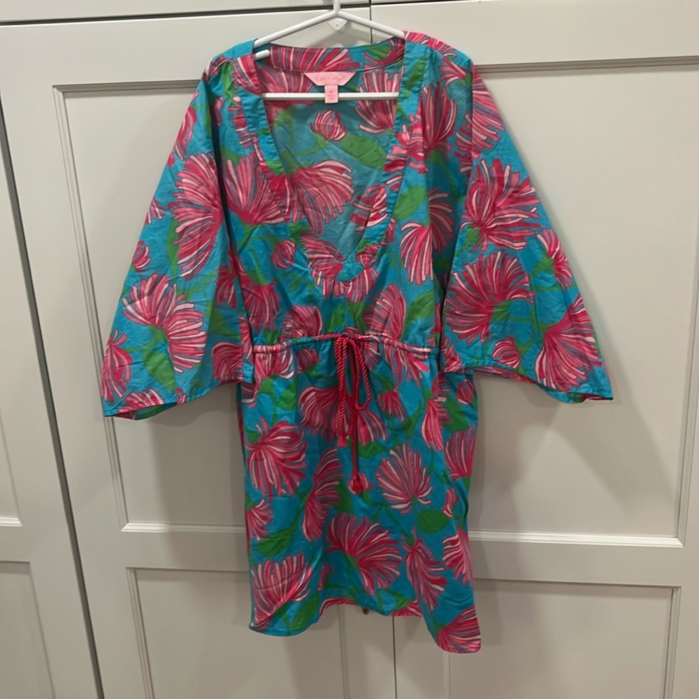 Lily Pulitzer. Tunic beach coverup. Medium Pink & Blue Floral print.